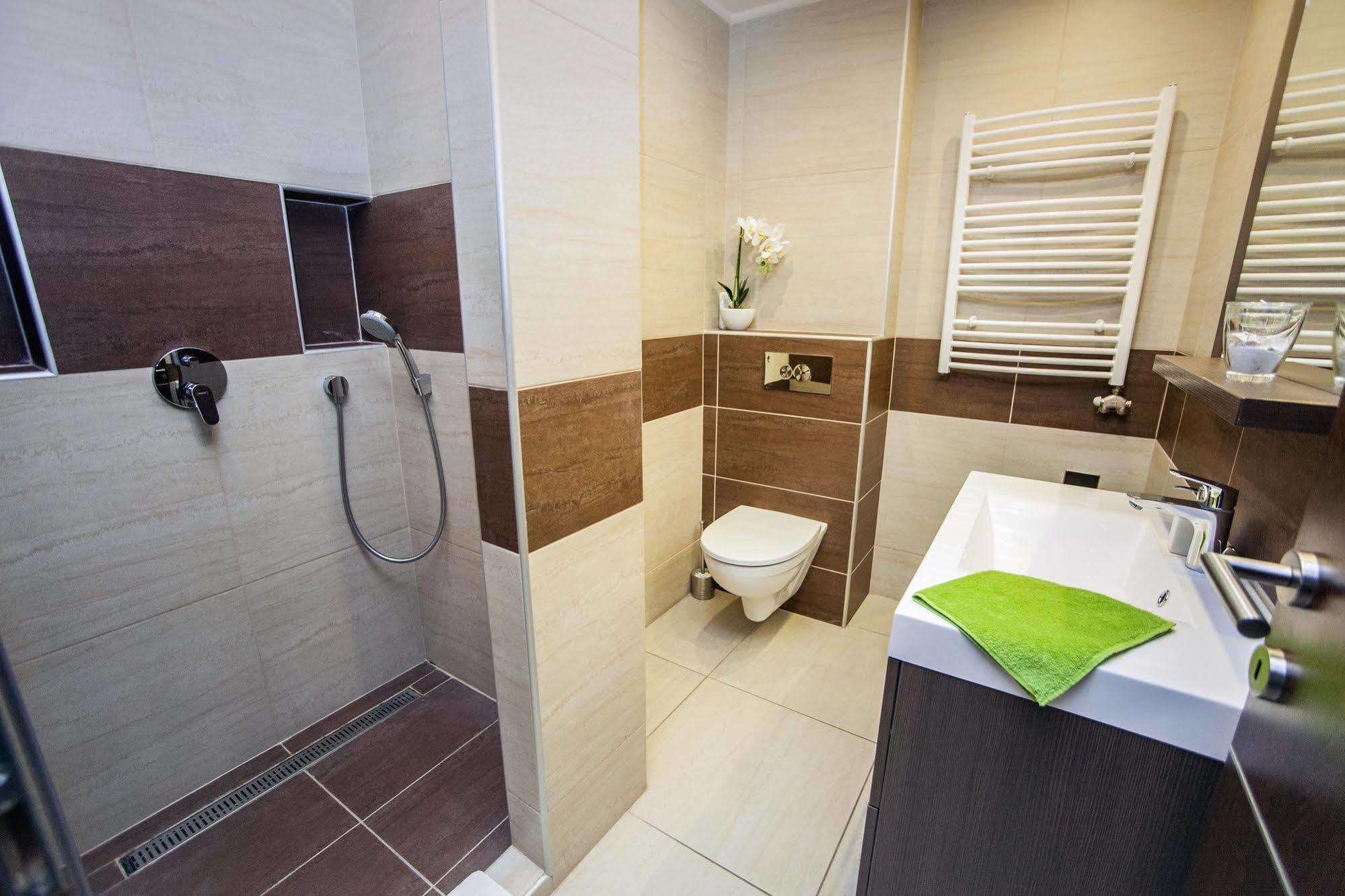 Nemeth Apartmanok Sárvár Buitenkant foto